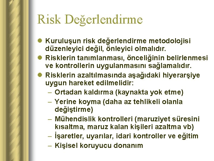 Risk Değerlendirme l Kuruluşun risk değerlendirme metodolojisi düzenleyici değil, önleyici olmalıdır. l Risklerin tanımlanması,