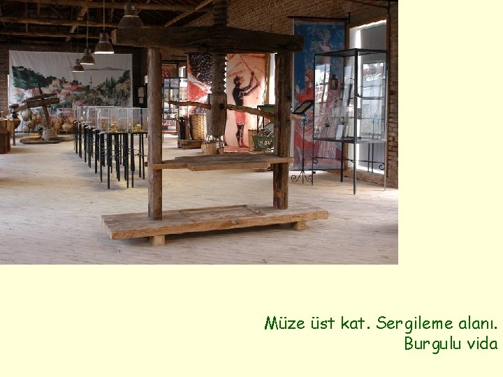 Müze üst kat. Sergileme alanı. Burgulu vida 