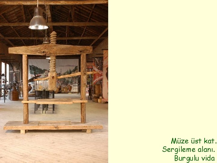 Müze üst kat. Sergileme alanı. Burgulu vida 