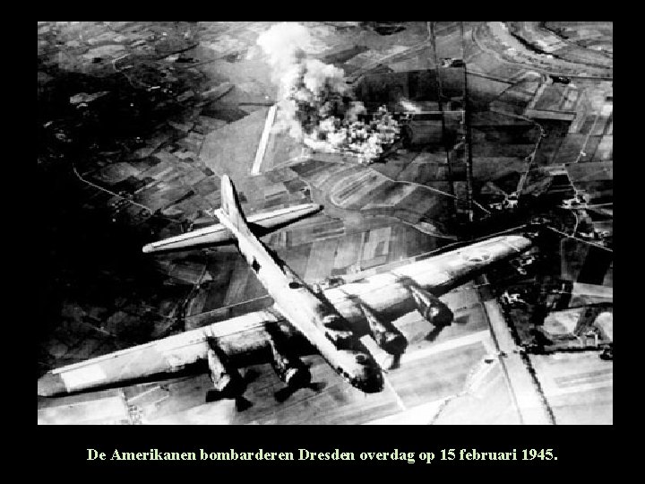 De Amerikanen bombarderen Dresden overdag op 15 februari 1945. De Amerikanen bombarderen Dresden overdag op 15 februari 1945.