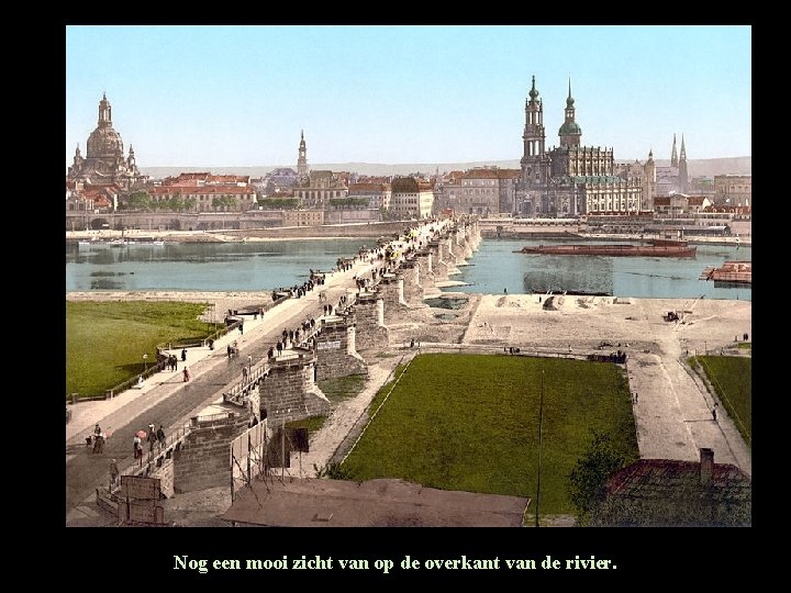 Nog een mooi zicht van op de overkant van de rivier. Nog een mooi zicht van op de overkant van de rivier.