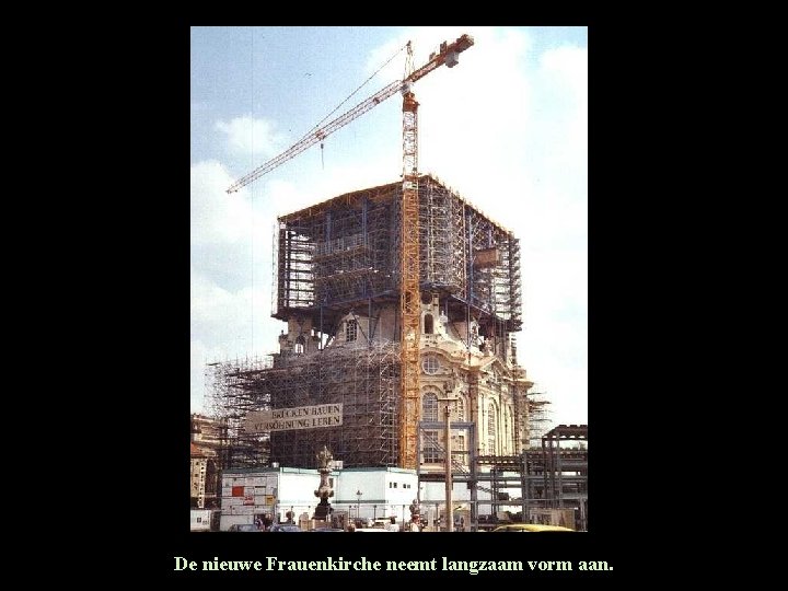 De nieuwe Frauenkirche neemt langzaam vorm aan. De nieuwe Frauenkirche neemt langzaam vorm aan.