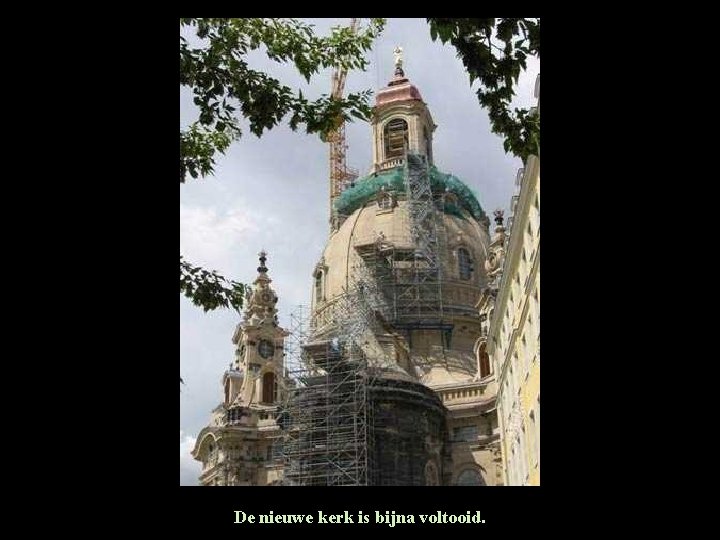 De nieuwe kerk is bijna voltooid. De nieuwe kerk is bijna voltooid.