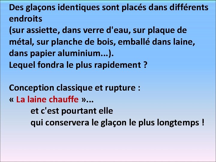 Des glaçons identiques sont placés dans différents endroits (sur assiette, dans verre d'eau, sur