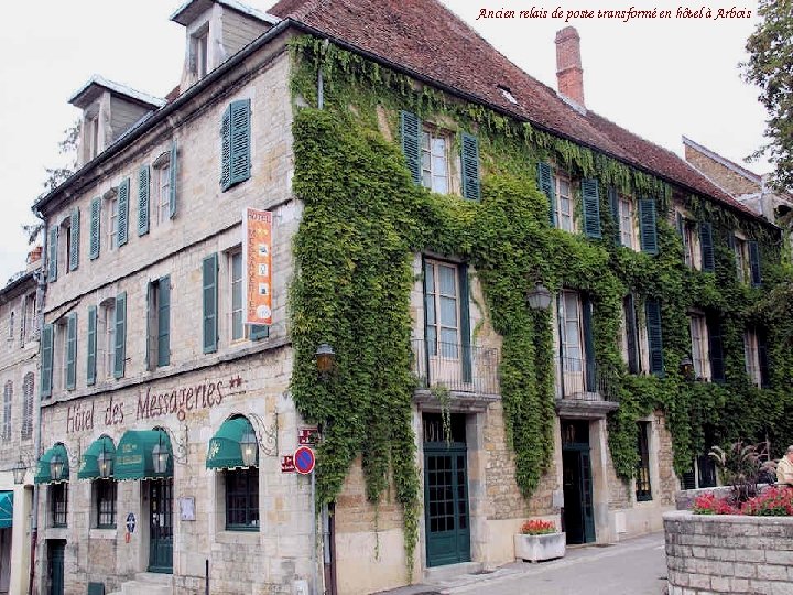 Ancien relais de poste transformé en hôtel à Arbois 