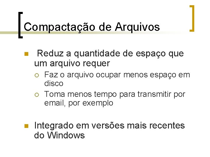 Compactação de Arquivos n Reduz a quantidade de espaço que um arquivo requer ¡