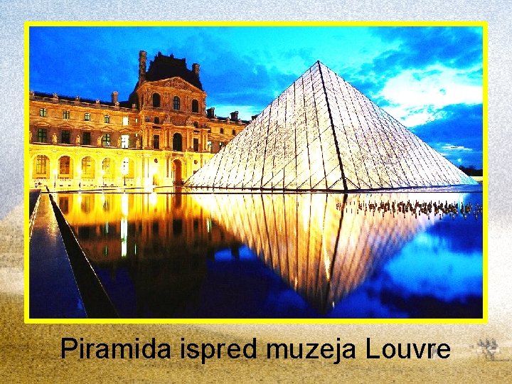 Piramida ispred muzeja Louvre 