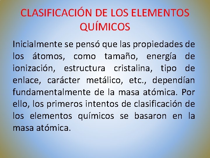 CLASIFICACIÓN DE LOS ELEMENTOS QUÍMICOS Inicialmente se pensó que las propiedades de los átomos,