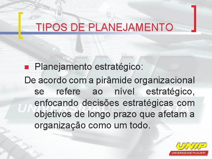 TIPOS DE PLANEJAMENTO Planejamento estratégico: De acordo com a pirâmide organizacional se refere ao