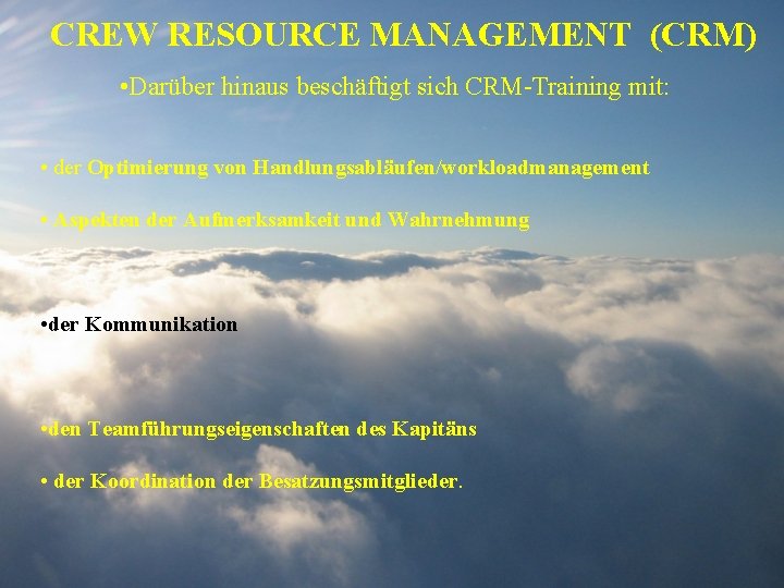 CREW RESOURCE MANAGEMENT (CRM) • Darüber hinaus beschäftigt sich CRM-Training mit: • der Optimierung