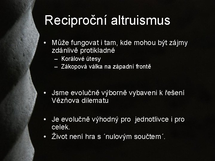 Reciproční altruismus • Může fungovat i tam, kde mohou být zájmy zdánlivě protikladné –