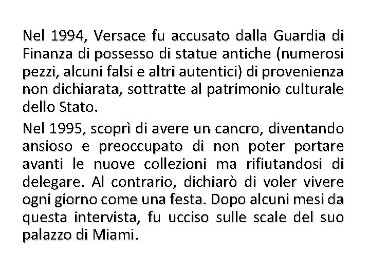 Nel 1994, Versace fu accusato dalla Guardia di Finanza di possesso di statue antiche
