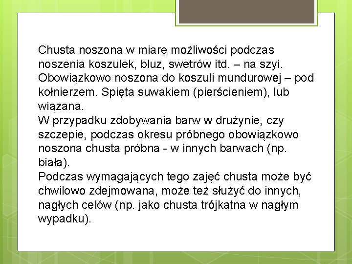 Chusta noszona w miarę możliwości podczas noszenia koszulek, bluz, swetrów itd. – na szyi.