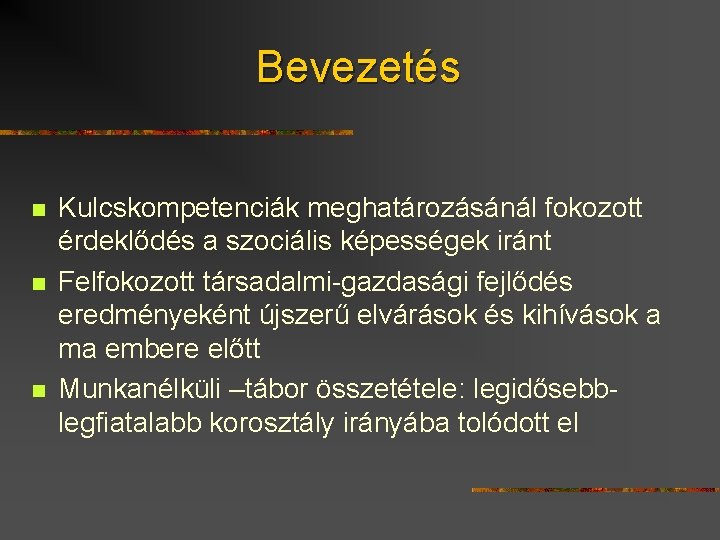 Bevezetés n n n Kulcskompetenciák meghatározásánál fokozott érdeklődés a szociális képességek iránt Felfokozott társadalmi-gazdasági