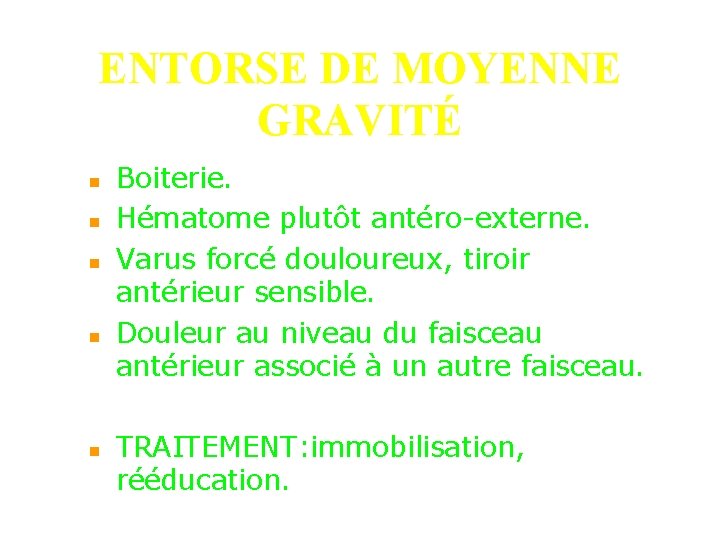 ENTORSE DE MOYENNE GRAVITÉ n n n Boiterie. Hématome plutôt antéro-externe. Varus forcé douloureux,