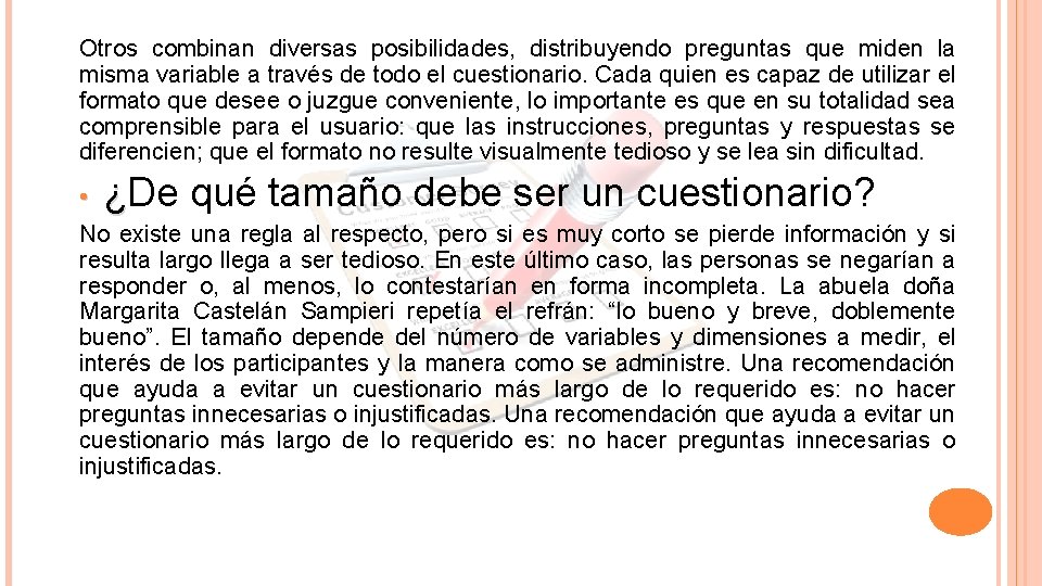 Otros combinan diversas posibilidades, distribuyendo preguntas que miden la misma variable a través de