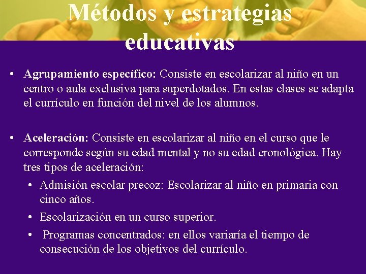 Métodos y estrategias educativas • Agrupamiento específico: Consiste en escolarizar al niño en un