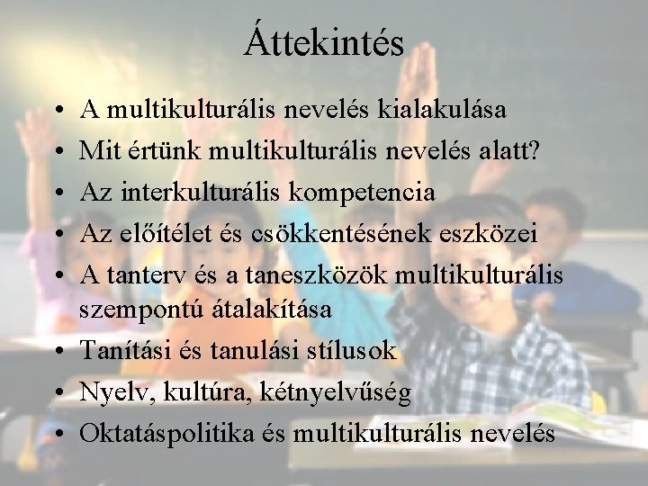 Áttekintés • • • A multikulturális nevelés kialakulása Mit értünk multikulturális nevelés alatt? Az