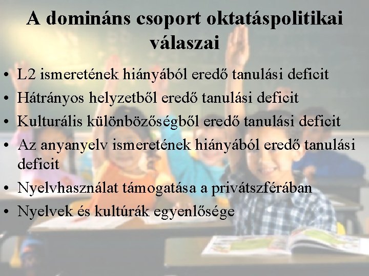 A domináns csoport oktatáspolitikai válaszai • • L 2 ismeretének hiányából eredő tanulási deficit