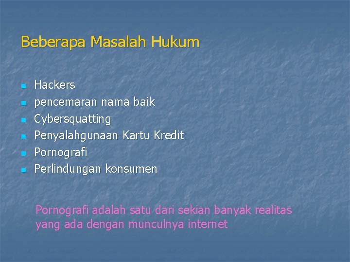 Beberapa Masalah Hukum n n n Hackers pencemaran nama baik Cybersquatting Penyalahgunaan Kartu Kredit