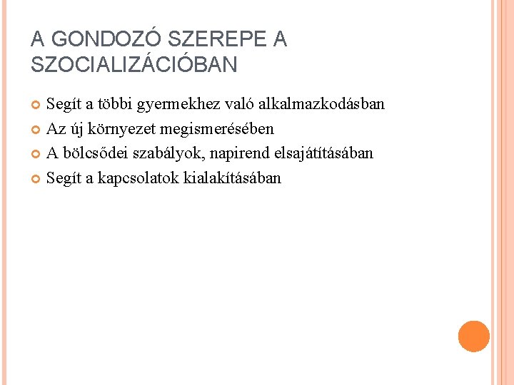 A GONDOZÓ SZEREPE A SZOCIALIZÁCIÓBAN Segít a többi gyermekhez való alkalmazkodásban Az új környezet