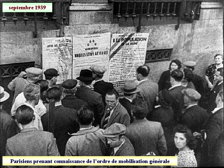 septembre 1939 Parisiens prenant connaissance de l’ordre de mobilisation générale 