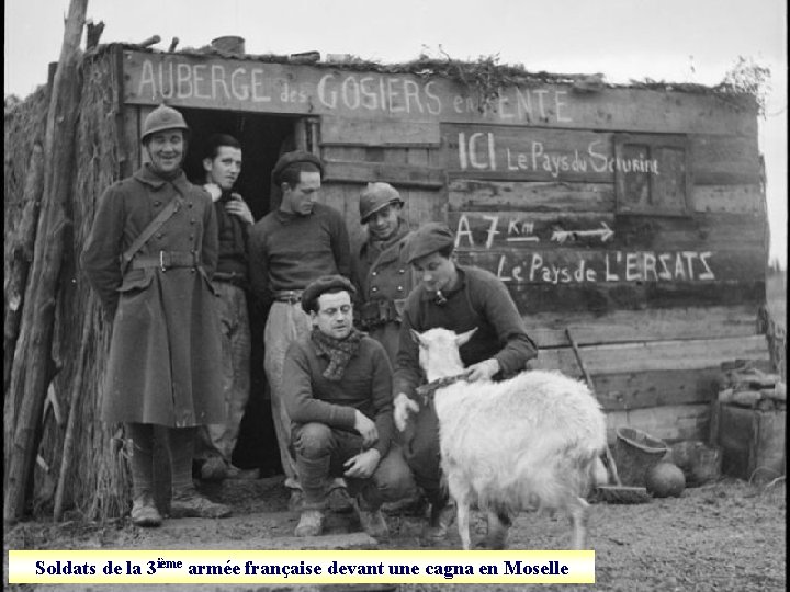 Soldats de la 3 ième armée française devant une cagna en Moselle 