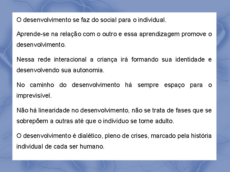 O desenvolvimento se faz do social para o individual. Aprende-se na relação com o