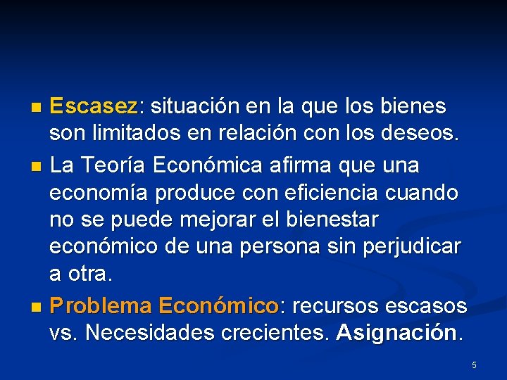 Escasez: situación en la que los bienes son limitados en relación con los deseos.