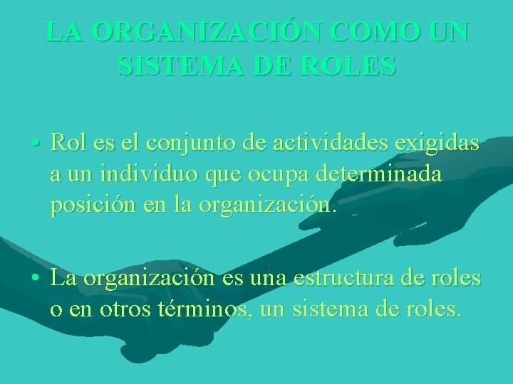 LA ORGANIZACIÓN COMO UN SISTEMA DE ROLES • Rol es el conjunto de actividades