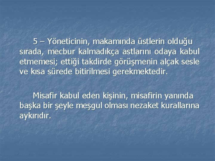 5 – Yöneticinin, makamında üstlerin olduğu sırada, mecbur kalmadıkça astlarını odaya kabul etmemesi; ettiği 5 – Yöneticinin, makamında üstlerin olduğu sırada, mecbur kalmadıkça astlarını odaya kabul etmemesi; ettiği
