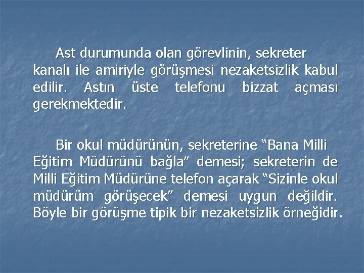 Ast durumunda olan görevlinin, sekreter kanalı ile amiriyle görüşmesi nezaketsizlik kabul edilir. Astın üste Ast durumunda olan görevlinin, sekreter kanalı ile amiriyle görüşmesi nezaketsizlik kabul edilir. Astın üste