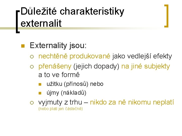 Důležité charakteristiky externalit n Externality jsou: ¡ ¡ nechtěně produkované jako vedlejší efekty přenášeny