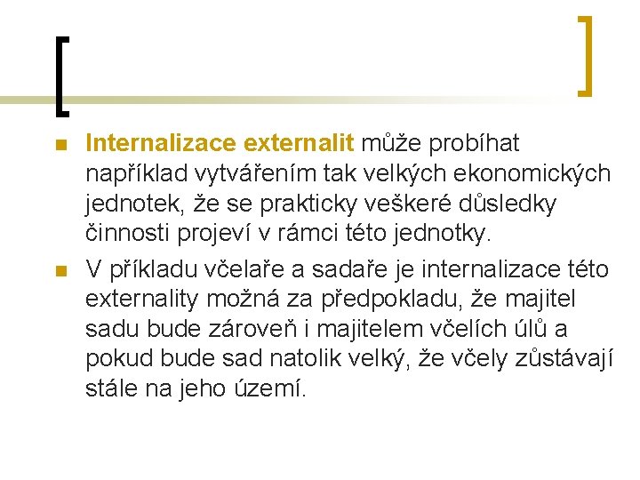 n n Internalizace externalit může probíhat například vytvářením tak velkých ekonomických jednotek, že se