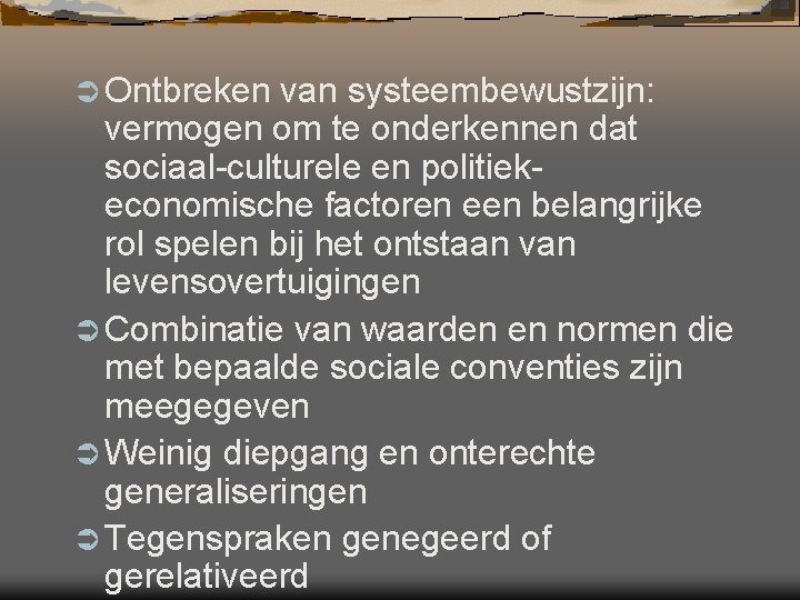 Ü Ontbreken van systeembewustzijn: vermogen om te onderkennen dat sociaal-culturele en politiekeconomische factoren een