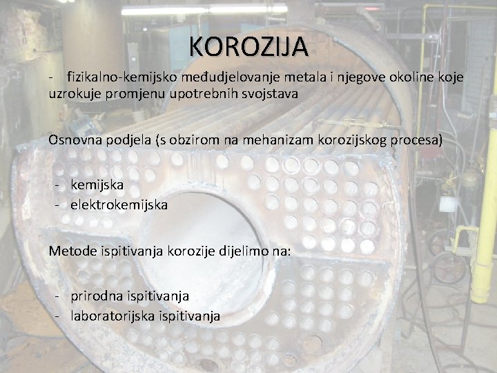 KOROZIJA - fizikalno-kemijsko međudjelovanje metala i njegove okoline koje uzrokuje promjenu upotrebnih svojstava Osnovna