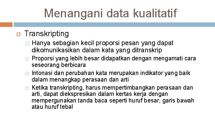 Menangani data kualitatif Transkripting � Hanya sebagian kecil proporsi pesan yang dapat dikomunikasikan dalam