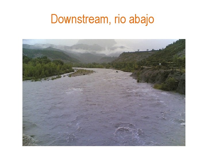 Downstream, rio abajo 
