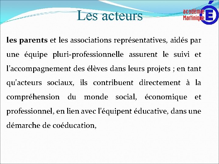 Les acteurs les parents et les associations représentatives, aidés par une équipe pluri-professionnelle assurent