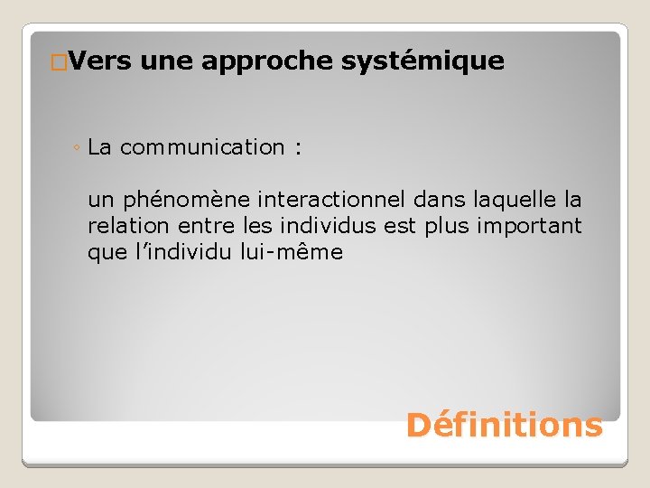 �Vers une approche systémique ◦ La communication : un phénomène interactionnel dans laquelle la