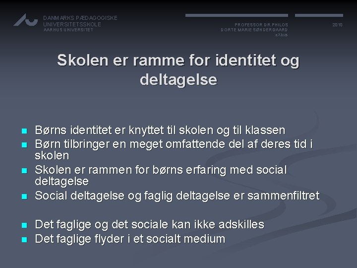 DANMARKS PÆDAGOGISKE UNIVERSITETSSKOLE AARHUS UNIVERSITET PROFESSOR DR. PHILOS DORTE MARIE SØNDERGAARD e. Xbus Skolen