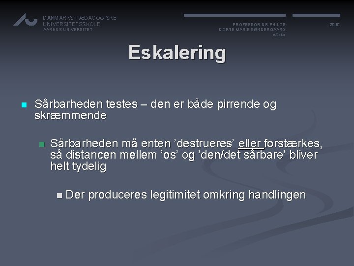 DANMARKS PÆDAGOGISKE UNIVERSITETSSKOLE AARHUS UNIVERSITET PROFESSOR DR. PHILOS DORTE MARIE SØNDERGAARD e. Xbus Eskalering