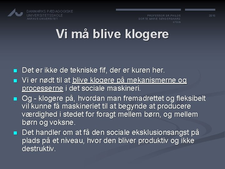 DANMARKS PÆDAGOGISKE UNIVERSITETSSKOLE AARHUS UNIVERSITET PROFESSOR DR. PHILOS DORTE MARIE SØNDERGAARD e. Xbus Vi