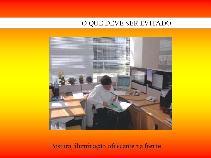 O QUE DEVE SER EVITADO Postura, iluminação ofuscante na frente O QUE DEVE SER EVITADO Postura, iluminação ofuscante na frente
