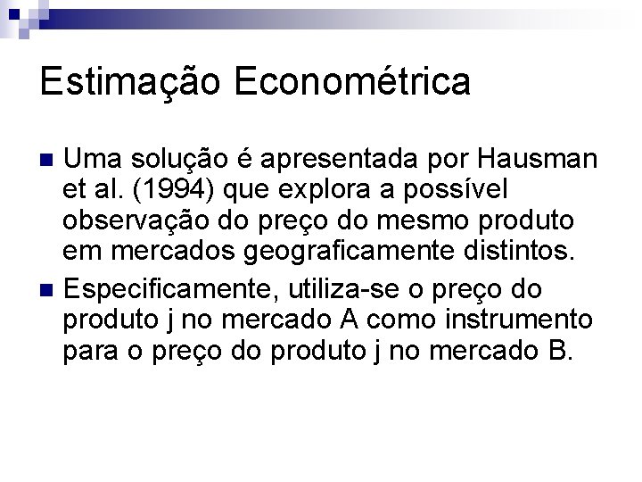 Estimação Econométrica Uma solução é apresentada por Hausman et al. (1994) que explora a