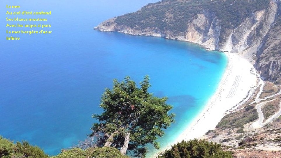 La mer Qu'on Au cielvoit d'été danser confond le long des golfes clairs Ses