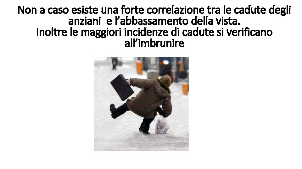 Non a caso esiste una forte correlazione tra le cadute degli anziani e l’abbassamento