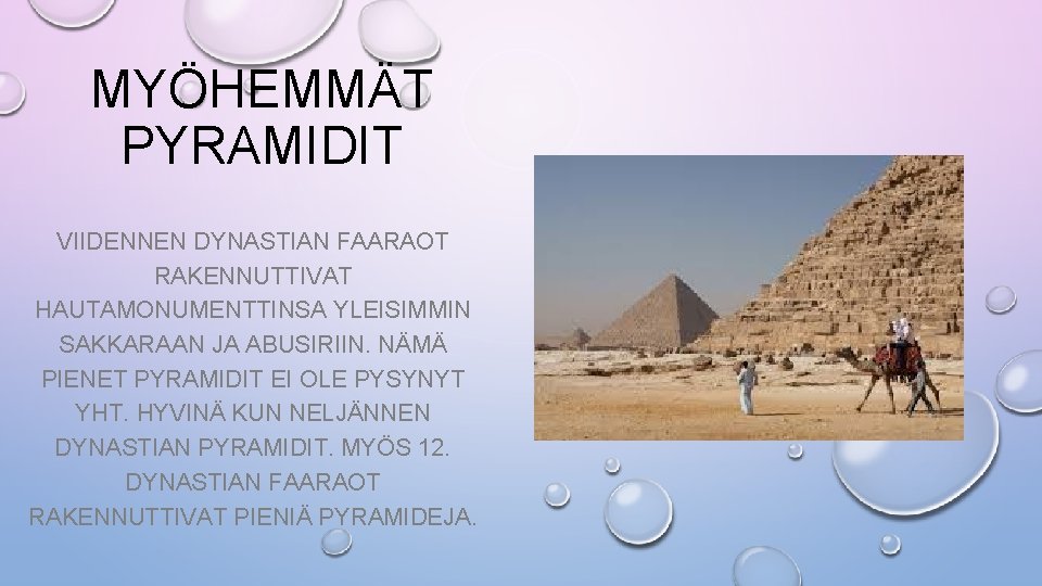 MYÖHEMMÄT PYRAMIDIT VIIDENNEN DYNASTIAN FAARAOT RAKENNUTTIVAT HAUTAMONUMENTTINSA YLEISIMMIN SAKKARAAN JA ABUSIRIIN. NÄMÄ PIENET PYRAMIDIT