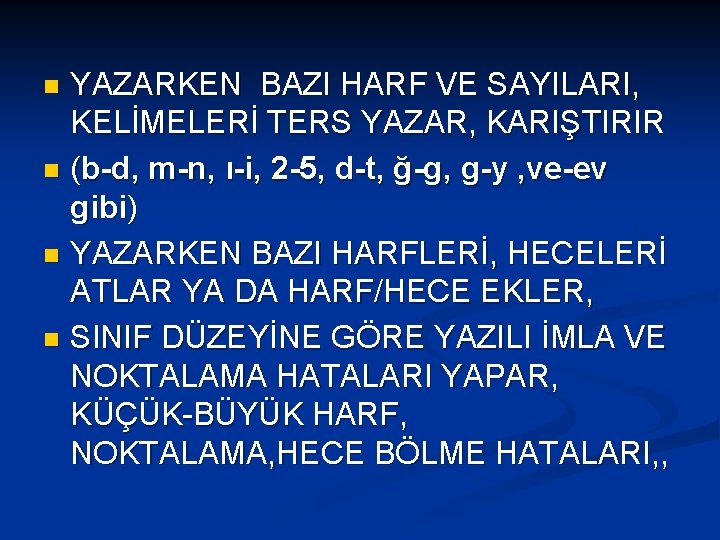 YAZARKEN BAZI HARF VE SAYILARI, KELİMELERİ TERS YAZAR, KARIŞTIRIR n (b-d, m-n, ı-i, 2