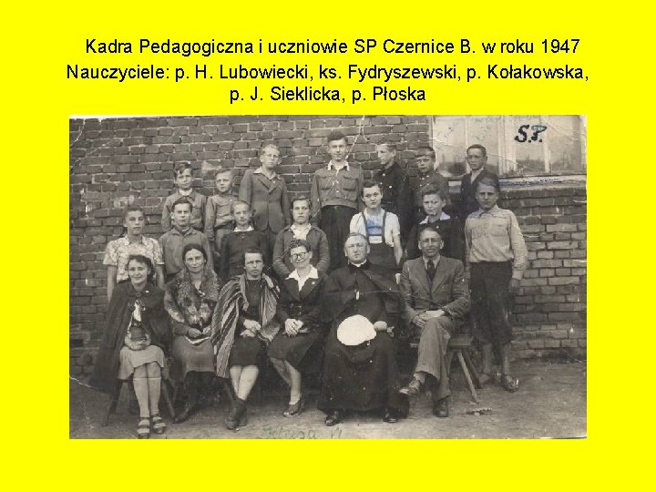 Kadra Pedagogiczna i uczniowie SP Czernice B. w roku 1947 Nauczyciele: p. H. Lubowiecki,